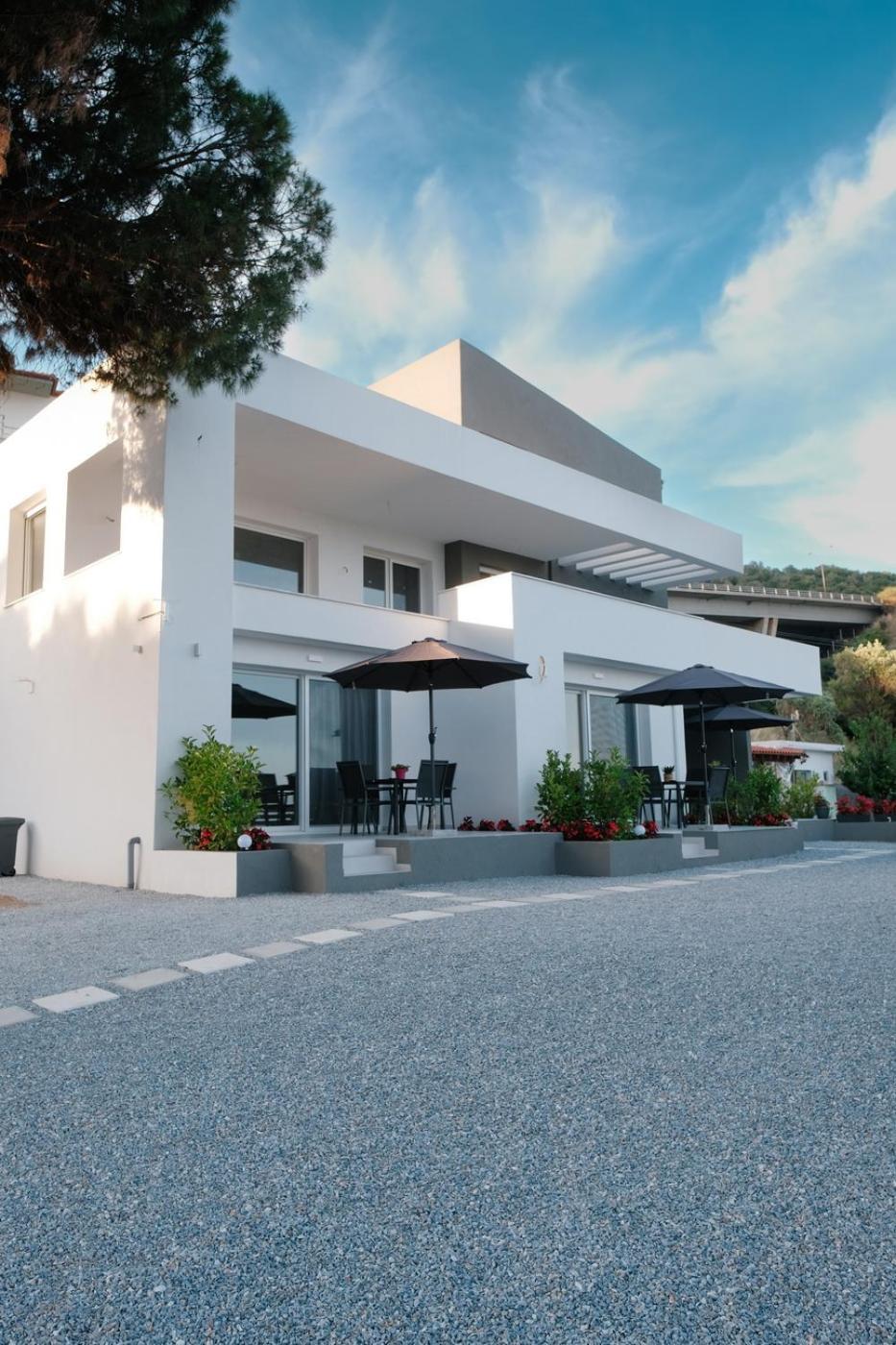 Aquarama Suites Nea Iraklitsa Exterior photo